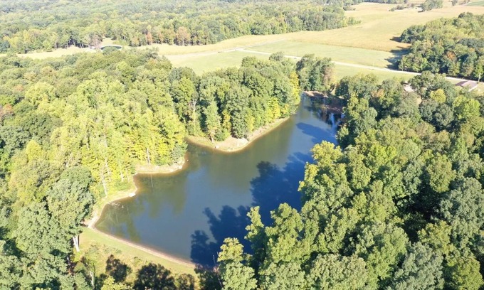 Pierceville Maison | Beautiful, cozy, lakeside wooded getaway in serene surroundings.