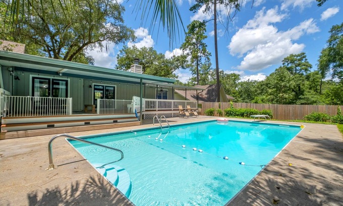 Tallahassee Maison | Beautiful Cozy Pool Oasis, 3/2 Heated Pool Home, Fenced, Pet Friendly, King Bed