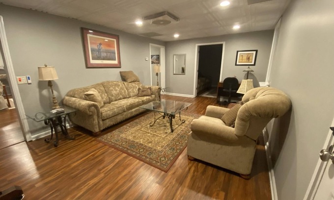 Fayetteville Appartement | Beautiful daylight basement furnished apartment near everything!