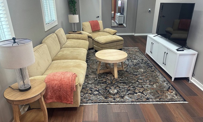 Dickinson Maison | Beautiful Downtown Home, Close To Everything