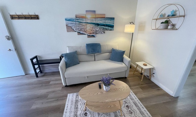 West Gateway Appartement | Beautiful Downtown Long Beach Retreat w/Parking and WiFi