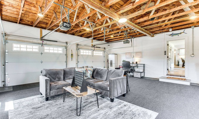 South Eliot Maison | Beautiful Eliot Retreat w/Fire Pit & Game Room!