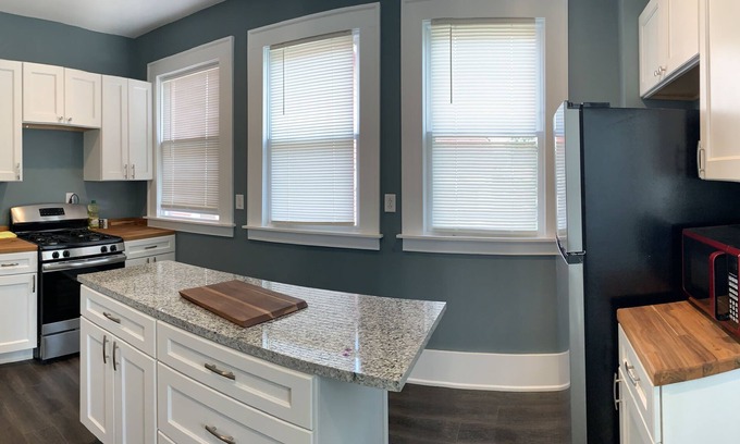 Eastside Maison | Beautiful Entire Corner house, fireplaces Near SU