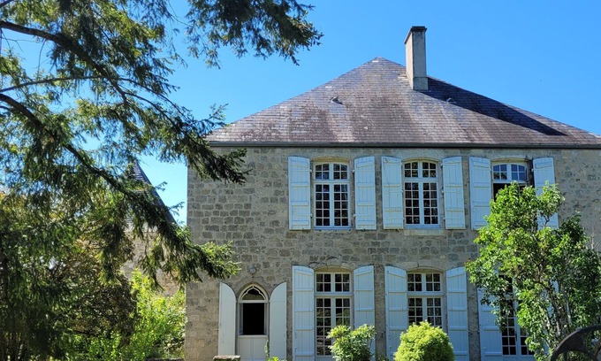 Vianne Autre | Très beau domaine avec piscine et parc arboré