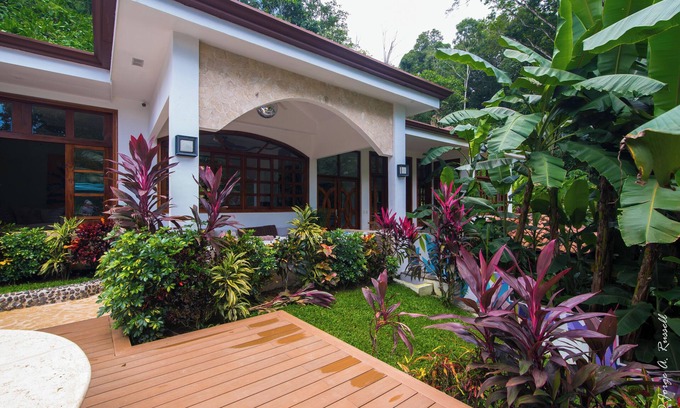Tarcoles Maison | Beautiful & Exclusive Garden Villa - Privacy, Security, Pool, Jacuzzi