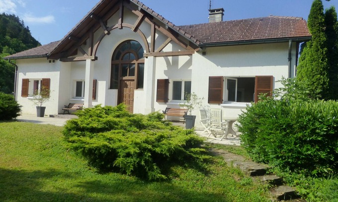 Montcusel Maison | Belle résidence familiale sur la route des lacs