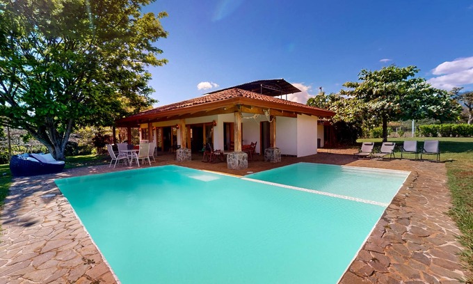 San Jose Autre | Beautiful farmhouse on a large lot with mountain views & a private pool