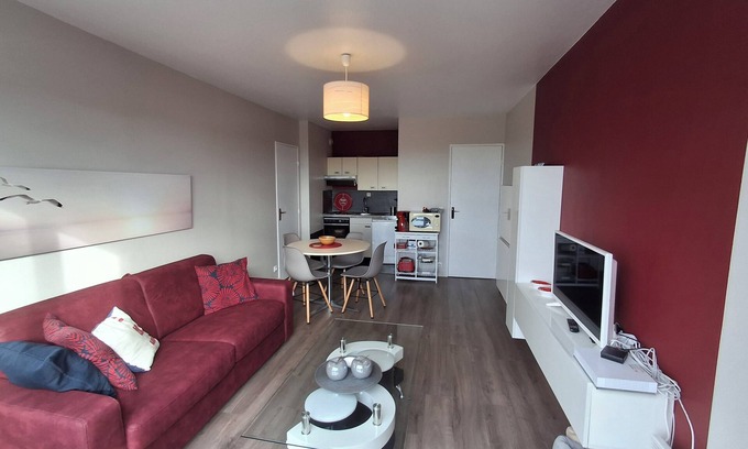 Courseulles-sur-Mer Appartement | Bel appartement F2- 50 mètres de la plage avec balcon et vue mer -Juno beach