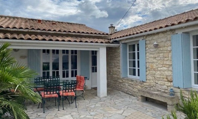 L'Echardiere Maison | Beautiful stone village house typical of Oléron