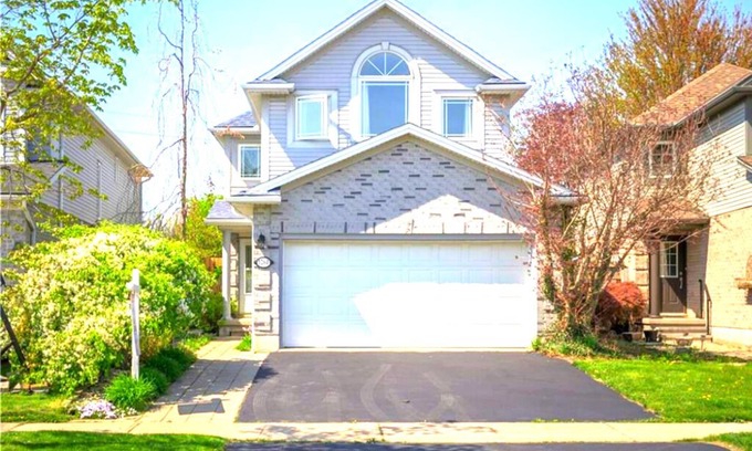 London Maison | Beautiful, Furnished, Clean Self Contained Basement with Utilities, London ON
