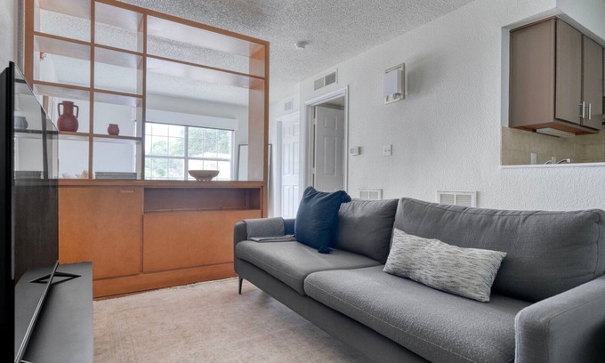 Gateway Appartement | Beautiful Gateway Studio w/ Gym, Pool, nr Stadium, by Blueground