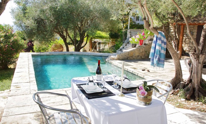 La Garde-Adhemar Cottage | MAGNIFIQUE GITE DANS BAS DE VILLA TOTALEMENT INDÉPENDANT AVEC PISCINE CHAUFFEE