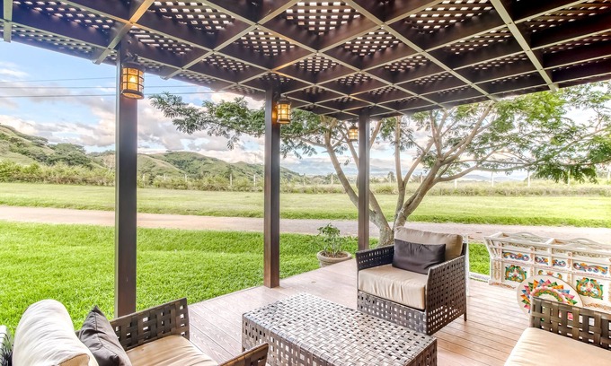 Santa Eulalia Maison | Belle maison de plain-pied avec terrasse meublée, jardins et piscine partagée