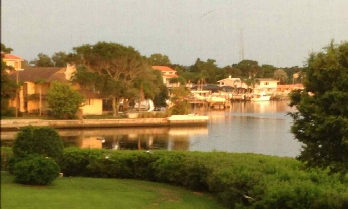 Tarpon Springs Copropriété | Magnifique condo en front de mer avec vue sur le golfe.
