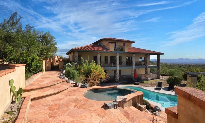 Catalina Foothills Estates Maison | Beautiful Hacienda: Pool, Spa, Firepit, Outdoor playground, BBQ & Amazing Views!