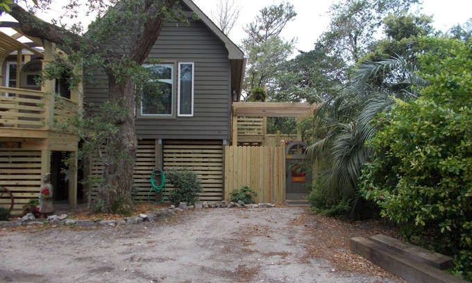 Ocracoke Appartement | Belle, historique, Retraite privée en couple, Animaux acceptés, Situé au centre ville