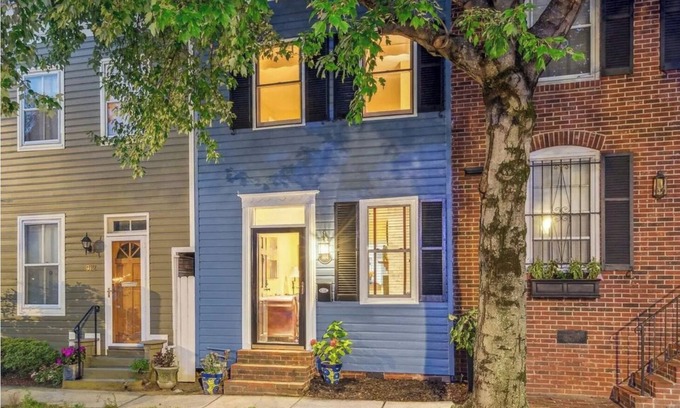 Old Town West Maison | Beautiful Historic Home~ 2 bds, 2.5 ba., fireplace, perfect vacation location!