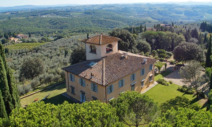 Chiesanuova Villa | Belle Historic Estate Avec Court & Piscine Tennis à quelques minutes de Florence