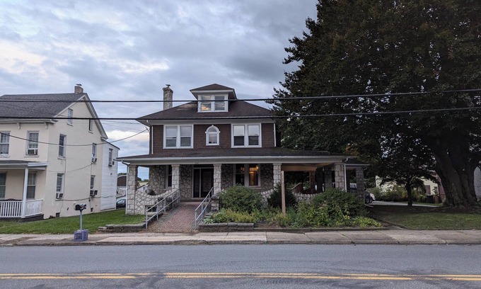 Bally Maison | Beautiful historic stone house in small-town Bally.