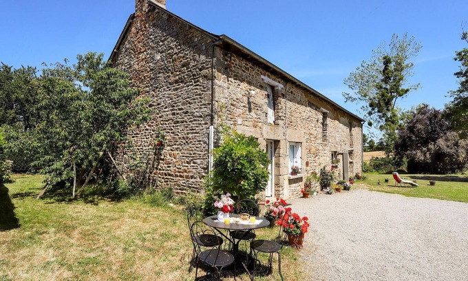 Andouille-Neuville Maison | Beautiful home in Andouillé-Neuville