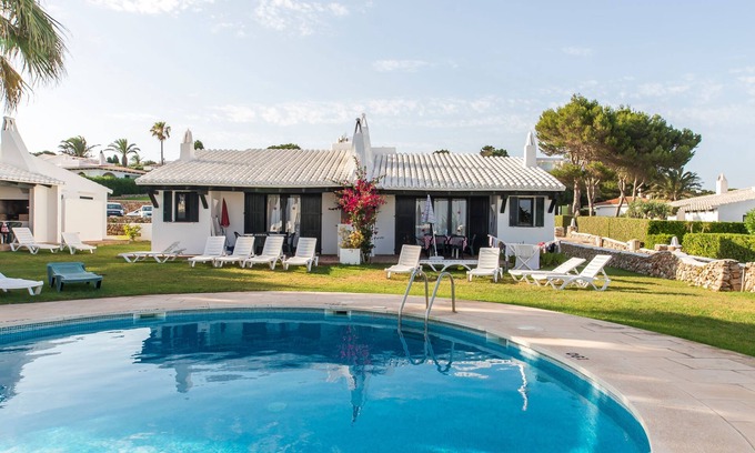 Binisafua Maison | Belle maison de vacances dans un complexe résidentiel avec piscine, Wi-Fi, terrasse et pelouse