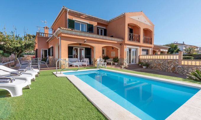 Badia Gran Chalet De Ski | Belle maison de vacances avec piscine, terrasse, balcon et Wi-Fi