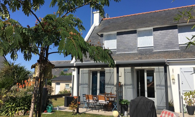 Concarneau Maison | BEAUTIFUL HOLIDAY HOUSE, 150 m z. SEA u. 600 m z. SAND BEACH, 600sqm GARDEN