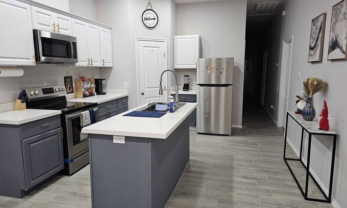 Mission Maison | Beautiful Home at Mission near Stores n More