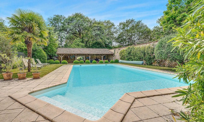 Nieul-le-Dolent Maison | Gorgeous home in Nieul Le Dolent