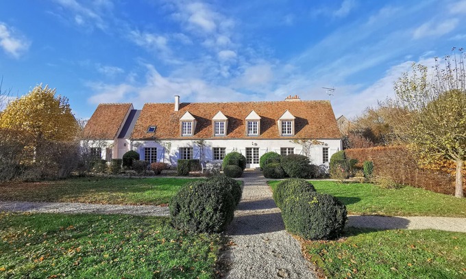 Yevre-la-Ville Maison | Beautiful home in Yèvre-la-Ville