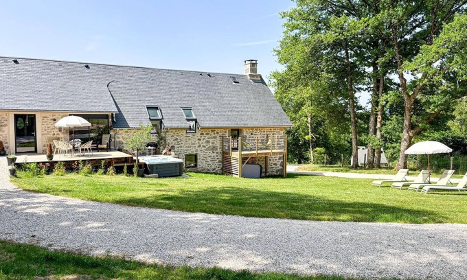 Alleyrat Maison | Beautiful home in Alleyrat with WiFi