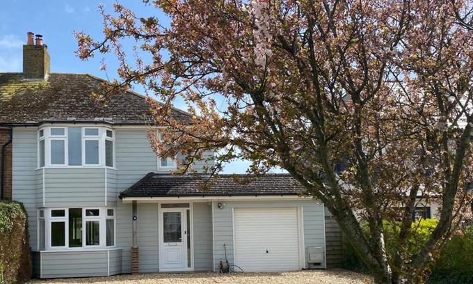 Birdham Maison | Beautiful home in Birdham, minutes to the beach