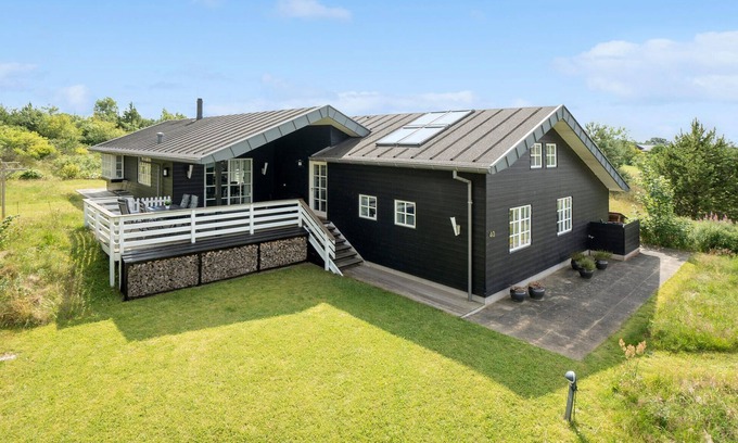 Krejbjerg Maison | Beautiful home in Ejstrupholm with WiFi