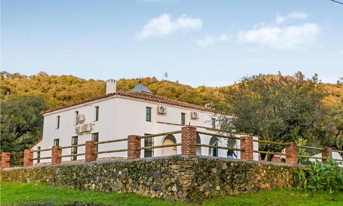 La Nava Maison | Beautiful Home In La Nava With Kitchen