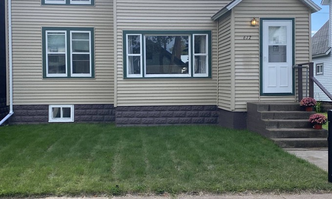 Ontonagon Maison | Beautiful Home in Ontonagon - 2 blocks from Lake Superior