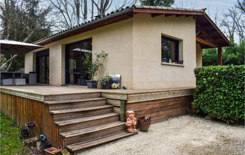 Pradines Maison | Beautiful Home In Pradines With Kitchen