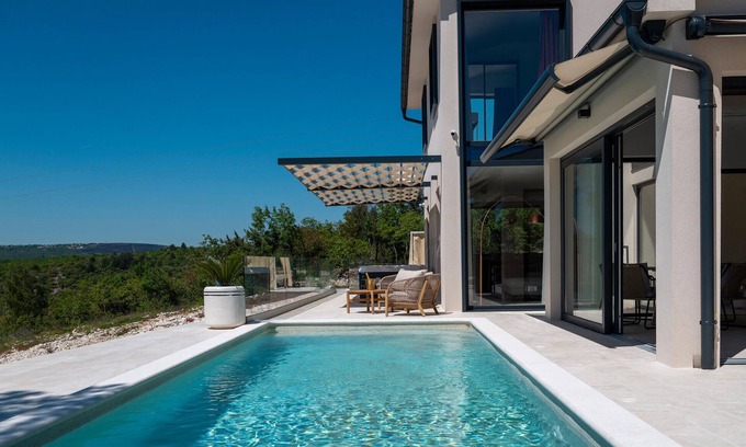 Trget Maison | Beautiful home in Trget