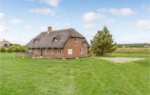 Øhuse Maison | Beautiful Home In Ulfborg With Kitchen