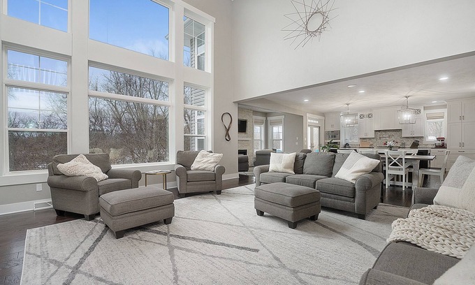 Butte Des Morts Maison | Beautiful Home Less than 8 miles away from EAA in Oshkosh.