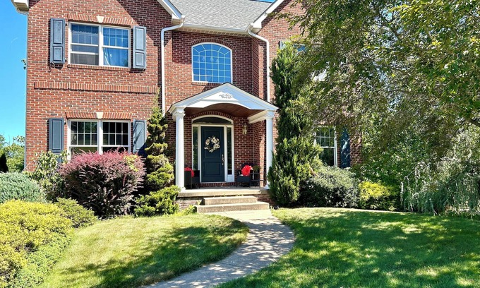 Plum Maison | Beautiful Home that is conveniently located near the 2025 US Open in Oakmont