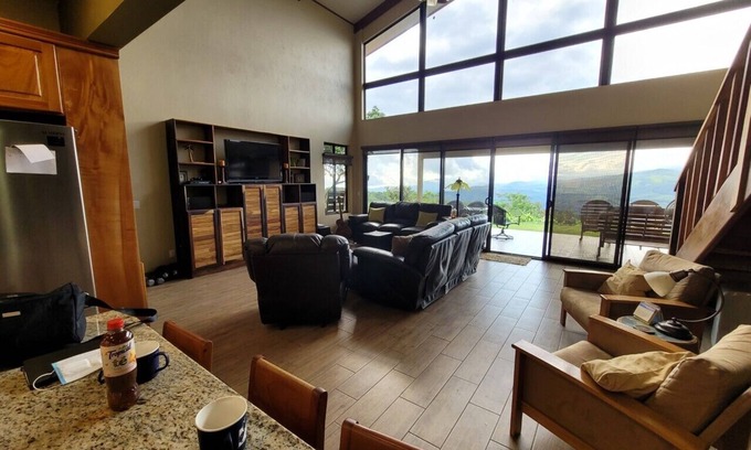 Garabito Maison | Beautiful home located in the mountains in the tropical rainforest of Costa Rica