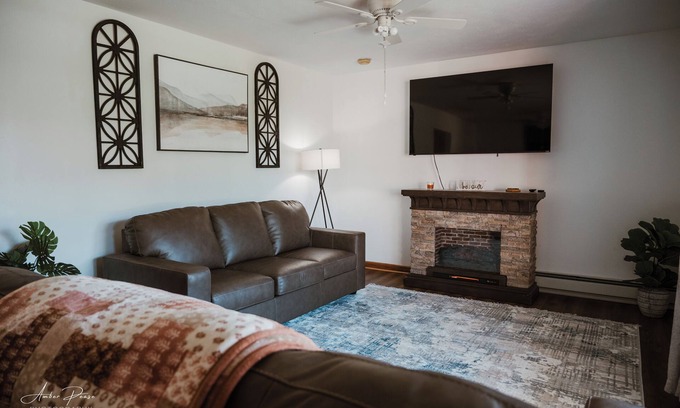 Mabscott Maison | Beautiful home near I-77/64 spilt perfect for a quick stay or West Virginia stay
