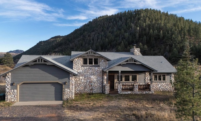 Pine Maison | Beautiful Home on 40+ Acres on South Platte River