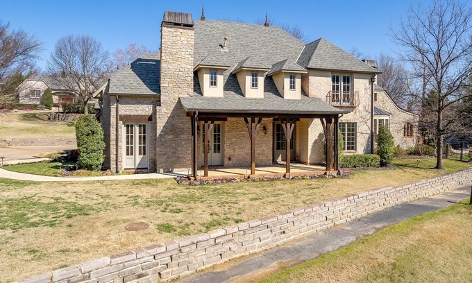 Jenks Maison | Book your stay for 2022 PGA Championship! 5500 sq ft/gated community/pool/ht