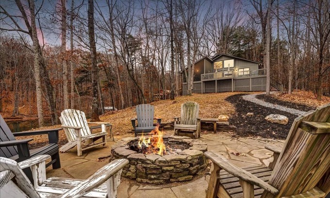 Moneta Cottage | Chalet rustique sur un terrain en pente douce avec 500 pieds de front de mer privé
