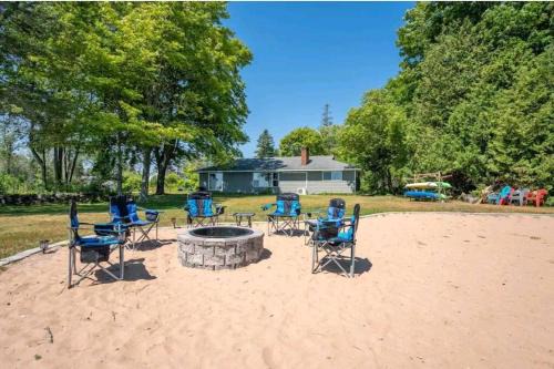 Bark River Maison | Beautiful home on Lake Michigan, near Escanaba