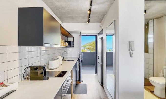 Fresnaye Appartement | Beautiful Home Perfect Location!