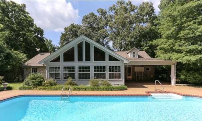 Holly Springs Maison | Belle maison avec piscine à 30 minutes d'Oxford