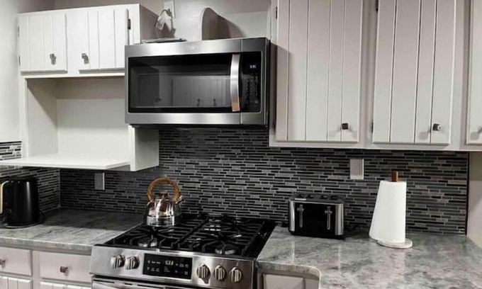 Pleasantville Maison | Beautiful Home with Bay View minutes from AC