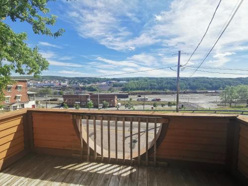 Edmundston Appartement | Beautiful Home with Gym, Free WIFI & Backyard